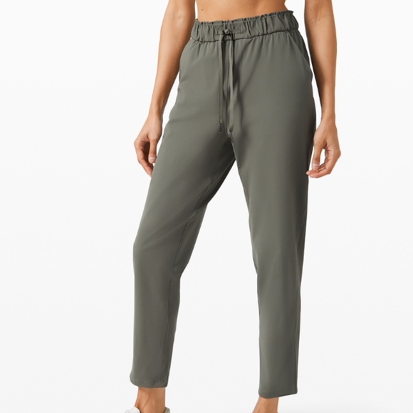 lululemon athletica Pants - Lululemon Grey Keep Moving Pant 7/8 High-Rise Sz 2